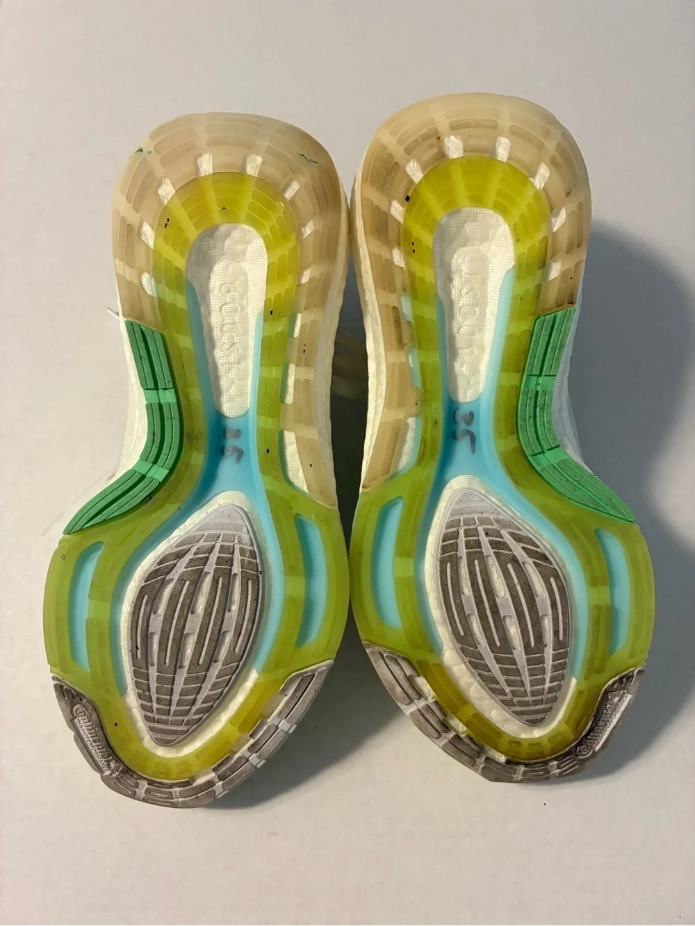Adidas Ultraboost 22 Women's Running Shoes Size 7.5 Sneakers white yellow blue
